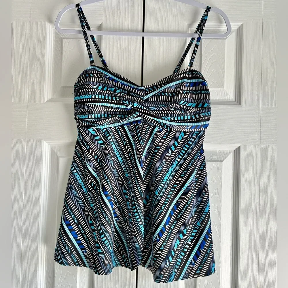 Tankini Swim Top Medium Black Blue Geometric Twist Front Resort Cruise Swimwear